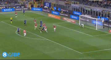 半场-AC米兰暂1-0总比分2-1国际米兰 约维奇破门迪马尔科中横梁