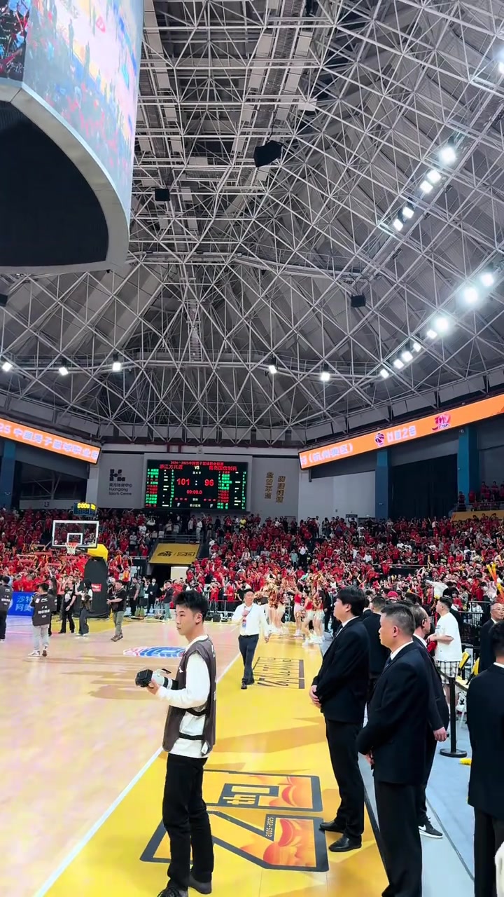 孙铭徽：感谢我们的球迷不离不弃 我们会为了他们的热爱而战