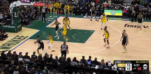 跟腱撕裂平均恢复周期10个月😭记者：利拉德恐将缺席整个下赛季