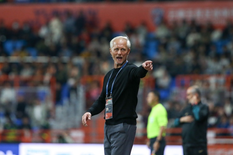 对比赛官员实施不当行为！云南玉昆官方：对主帅安德森罚款3万