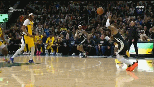 跟腱撕裂平均恢复周期10个月😭记者：利拉德恐将缺席整个下赛季