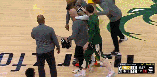 跟腱撕裂平均恢复周期10个月😭记者：利拉德恐将缺席整个下赛季