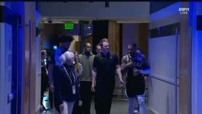 跟腱撕裂平均恢复周期10个月😭记者：利拉德恐将缺席整个下赛季