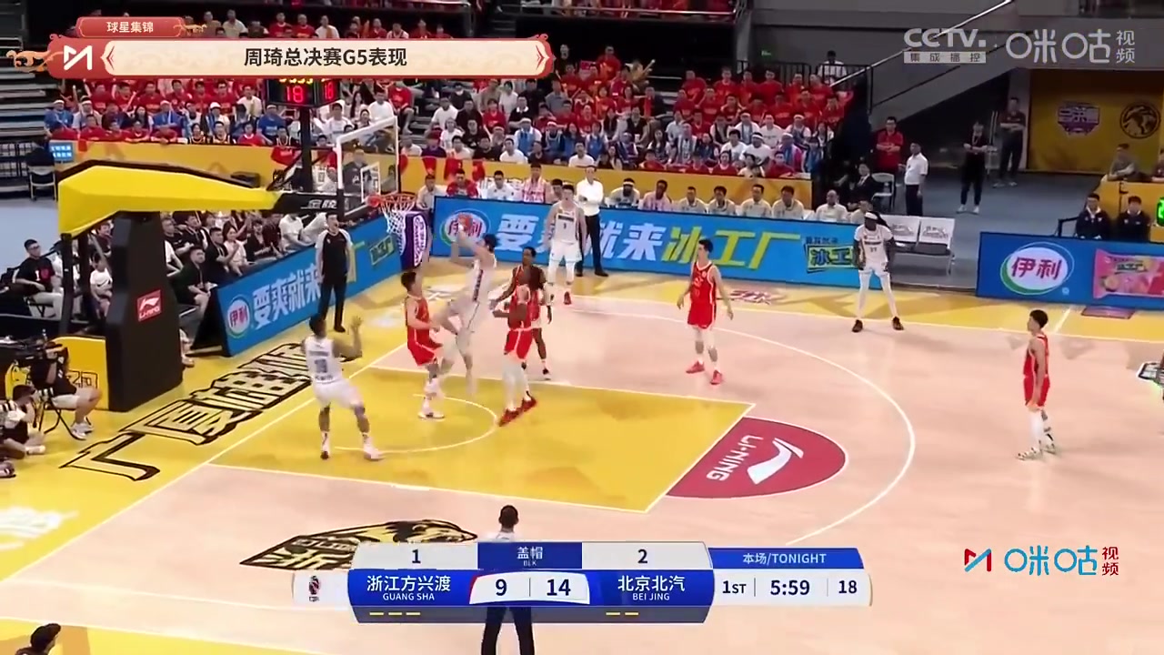 郭艾伦用了3分钟夸赞周琦 突然话锋一转：该抠还是真抠😆