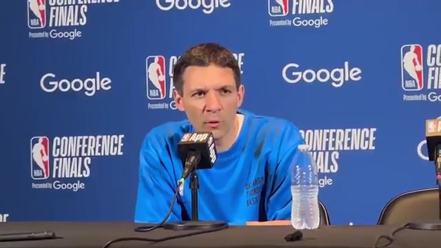 尴尬！戴格诺特赛后发布会充斥着森林狼球迷的呐喊和嚎叫